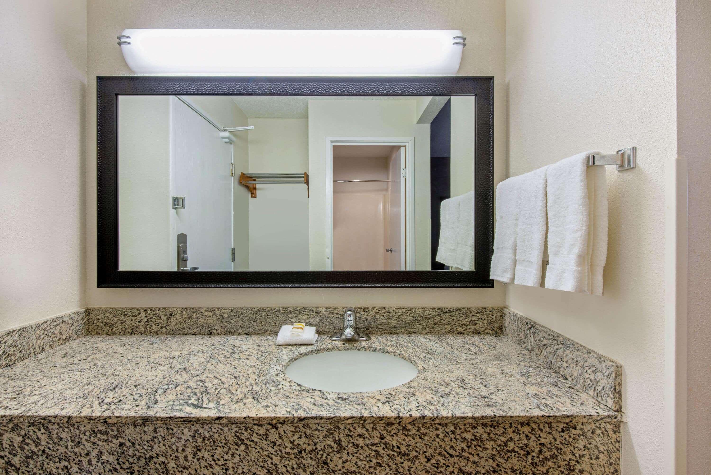 La Quinta By Wyndham Harrisburg Airport Hershey Экстерьер фото