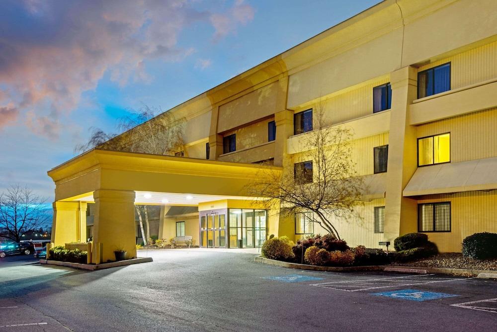 La Quinta By Wyndham Harrisburg Airport Hershey Экстерьер фото